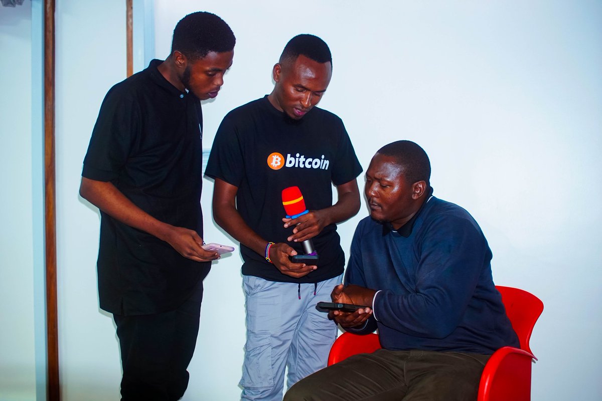 BitcoinSafariTZ's tweet photo. Tanzania 🇹🇿 

Orange pill 💊  newbies some #satoshis #bitcoin using @walletofsatoshi  @blinkbtc @PhoenixWallet  #bitcoin wallets 

#bitcoin #wallets #btcwallets #Freedom #satoshi #btcmeetup #knowledge #skills #Education #Tanzania #Daressalaam #Technology https://t.co/soSpKEmUgB