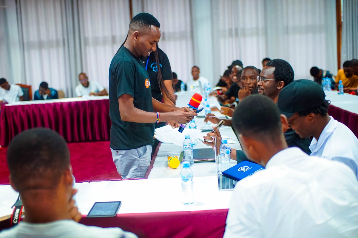 BitcoinSafariTZ's tweet photo. Tanzania 🇹🇿 

Orange pill 💊  newbies some #satoshis #bitcoin using @walletofsatoshi  @blinkbtc @PhoenixWallet  #bitcoin wallets 

#bitcoin #wallets #btcwallets #Freedom #satoshi #btcmeetup #knowledge #skills #Education #Tanzania #Daressalaam #Technology https://t.co/soSpKEmUgB