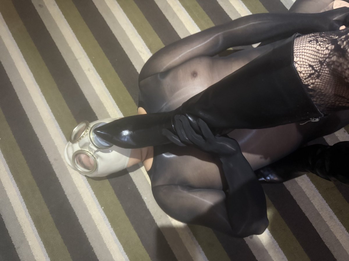 LatexNO7's tweet photo. 上课真累 https://t.co/gJe7O08GD1