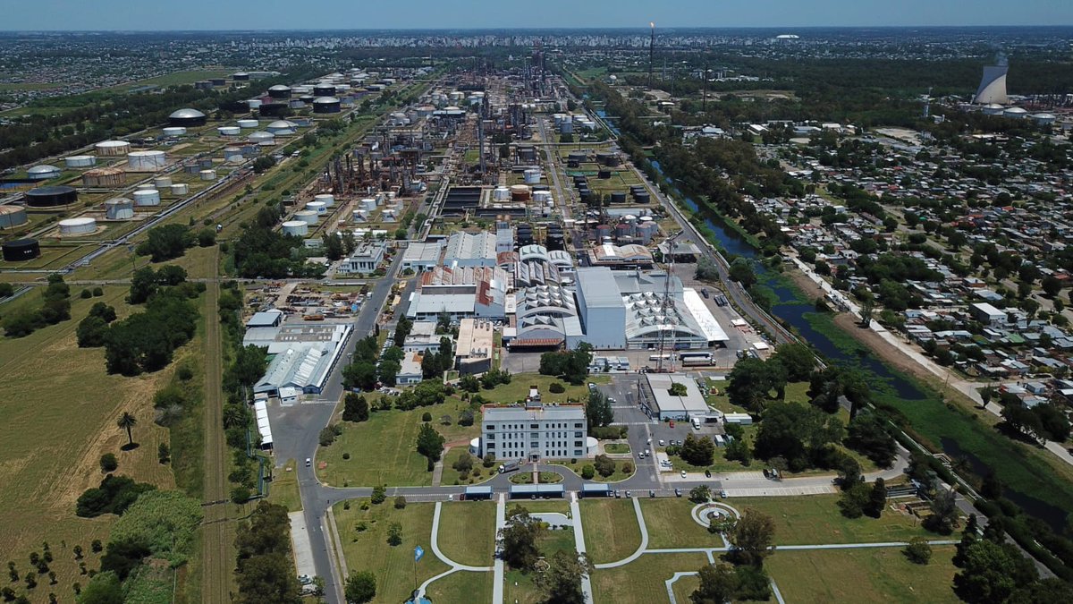 YPFLaPlata's tweet image. Hoy a las 14 realizaremos un simulacro general en Refinería de YPF para ejercitar el Plan de Respuesta ante Emergencias. Habrá sonido de sirenas y movimiento de vehículos de emergencia.