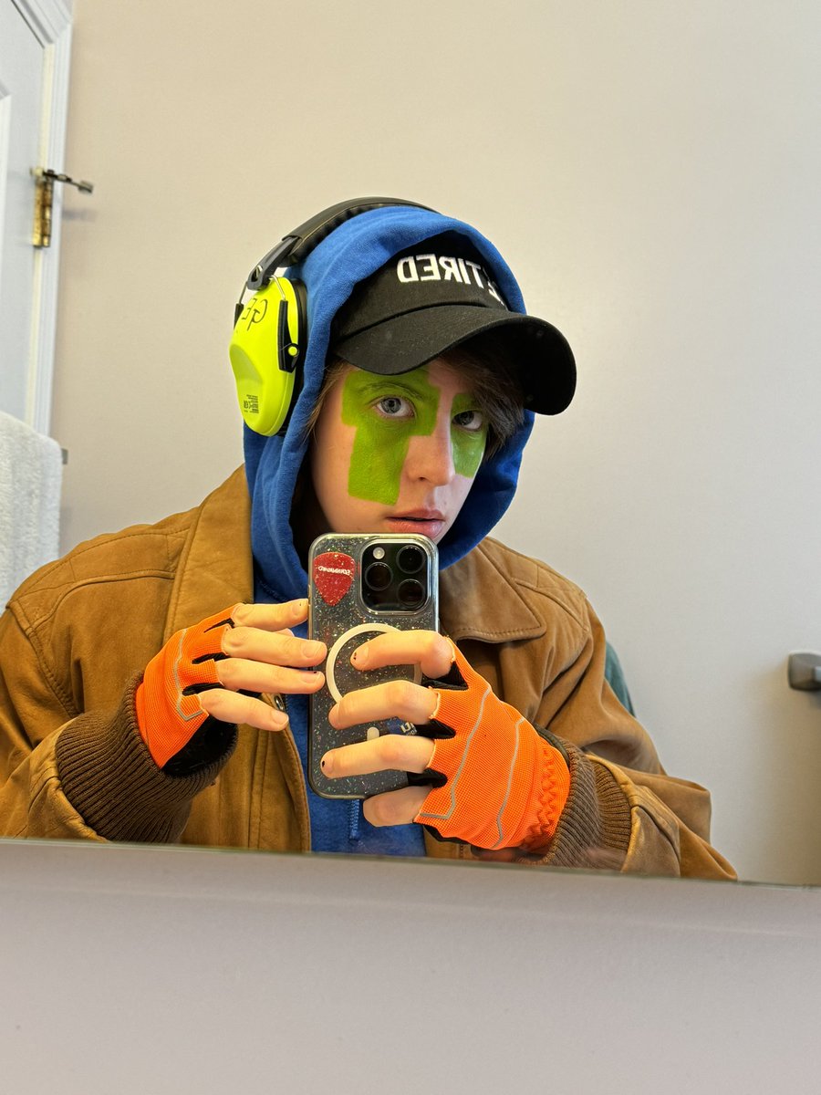 I hate gay halloween what do you mean you’re st*rfucker from Waterparks - SNEAKING OUT OF HEAVEN (Official Music Video)