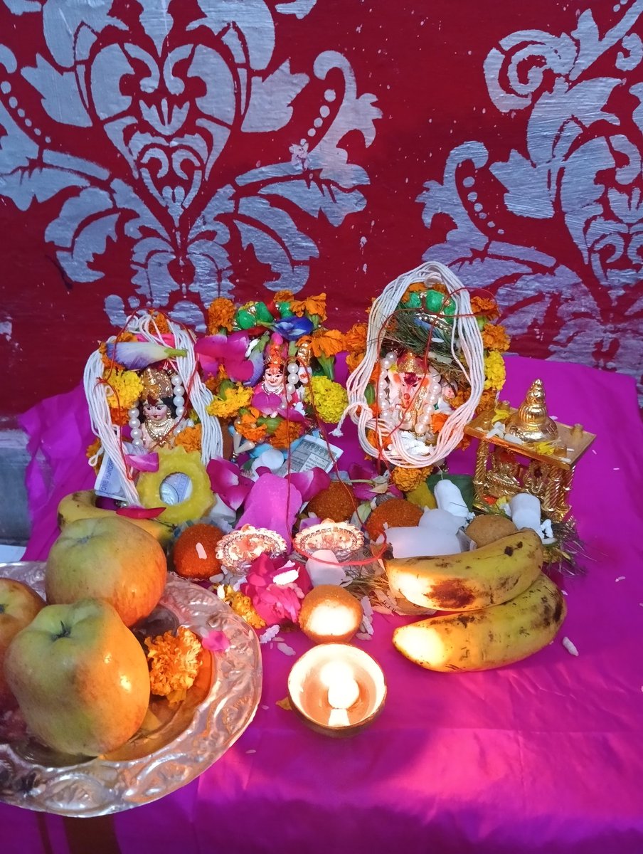 ट्विटर से जुड़े सभी मित्रो को दीपावली पर्व की हार्दिक शुभकामनाएं।