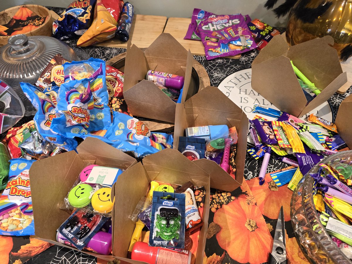 CreativeHatKH's tweet photo. Prepping for our #Halloween Party 🥳 🎃 🎃 🎃 https://t.co/rlJycXBtwU