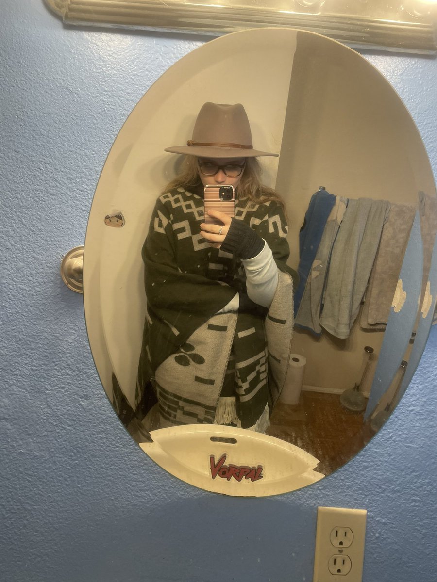 MzDeLargeEliza's tweet photo. Costume!!!!!😁😁😁😁 #blondie #dollarstrilogy #thegoodthebadandtheugly https://t.co/E3SywvgMbD