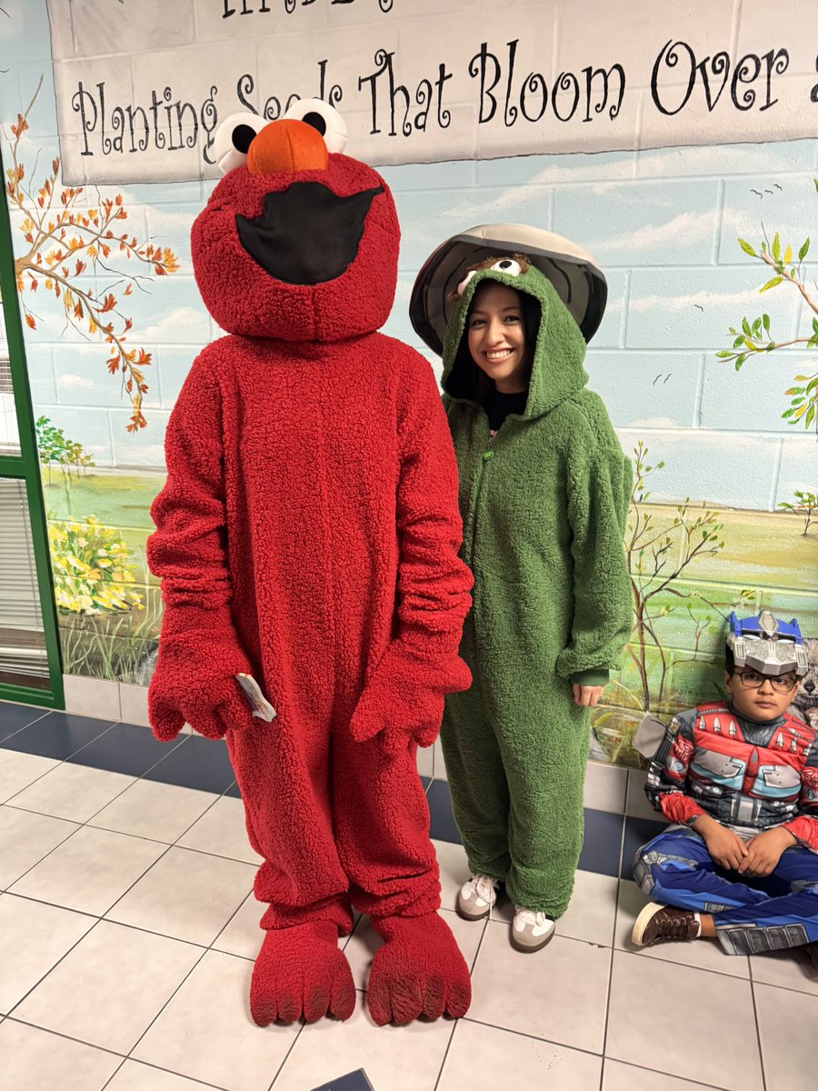 MrsJones_TE's tweet photo. Happy Halloween from Oscar the Grouch and Elmo! 🎃 As your school counselor, I’m here to remind you that even the grouchiest of days can turn around with a little kindness and fun! Hope everyone has a safe, spook-tacular Halloween! #SchoolCounselorLife #GrouchyButGreat https://t.co/3HeADRaVSq