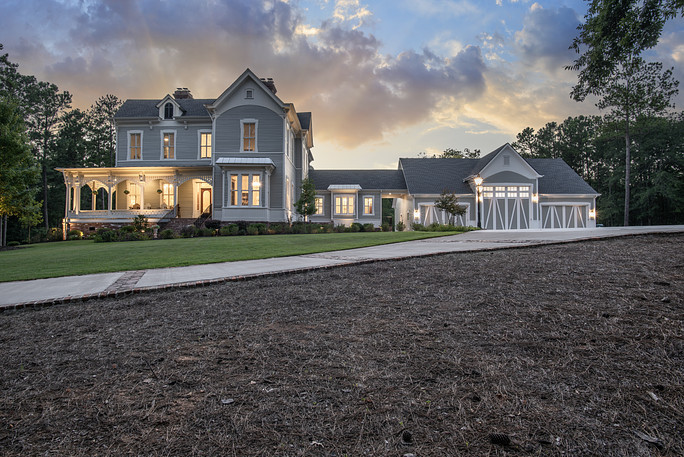 📍Auction Without Reserve, Nov 11th | The "Crown Jewel "of Reynolds Lake Oconee is nestled on 5.2 acres of serene, private woodland. Brokers welcome, remote bidding available. bit.ly/3YAgfr4

5 BEDS | 5.5 BATHS | 6837 TOTAL SQFT