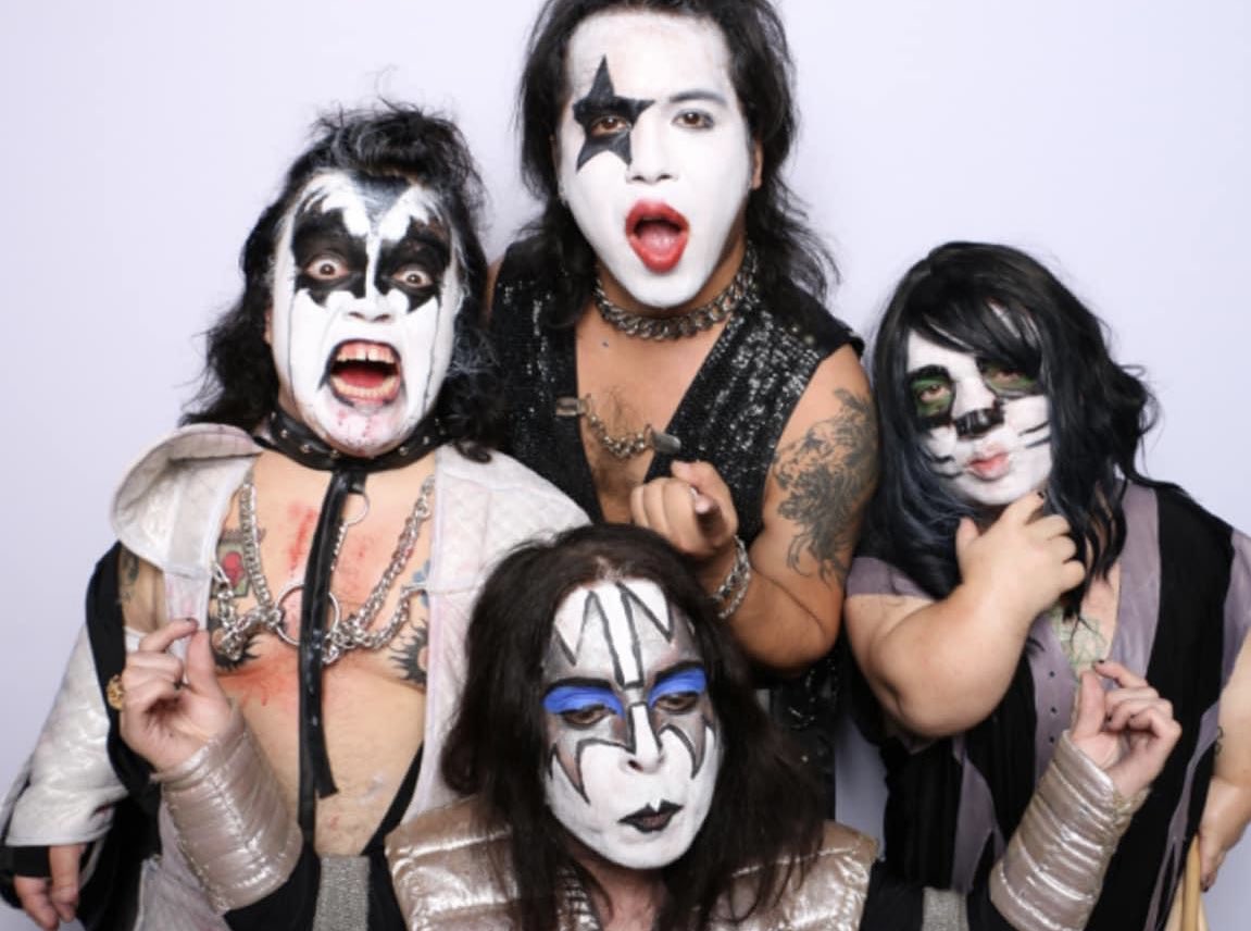 A Little KISS this Halloween 👻 🤏 

#halloween #kiss #minikiss #kissband #halloweencostume #kissarmy