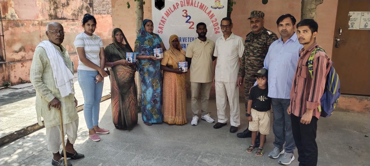 ChetakCorps_IA's tweet photo. "#OurVeteransOurPride"

#InTimeOnTarget Gunners of #SatatMilap Team visited Bharatpur District for #DiwaliMilan2024, connecting with #Veterans & #VeerNaris. The team shared updates on #Pension policies and celebrated #Deepawali, strengthening bonds beyond service.

#ChetakCorps
#SaptaShaktiCommand
#BondBeyondService
#Diwali

@adgpi
@PRODefRjsthn
@DefenceMinIndia
