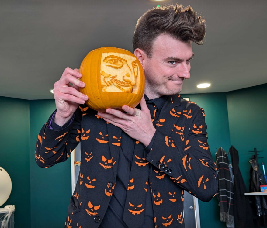 🎃Meet Coatsink’s King of #Halloween! 👑
This year, he even got his very own pumpkin carving.

#halloween2024