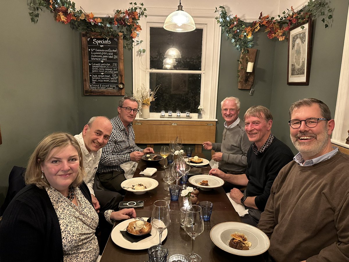 scholpp_lab's tweet image. What an excellent day @lifesciencebath @bathuni. Thanks to @bssrnk and @phil1pingham for hosting me. And what a great surprise that @stefarber  joined. @LSI_Exeter