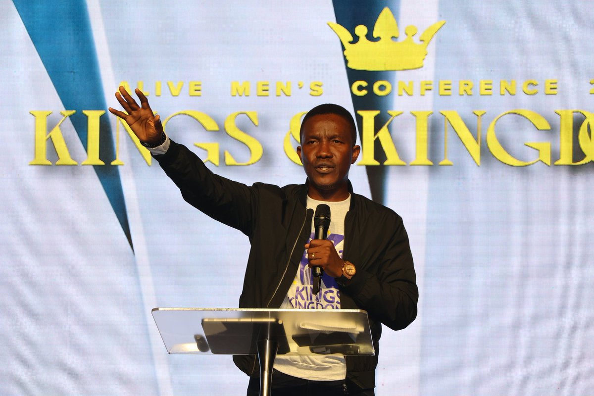 PGeeman's tweet photo. I had a great experience sharing, fellowshipping, and praying with men across Canada over last weekend. Many thanks for having me @TopsyAkinsiku @HOPRAISE. See you again soon.
#menconference #men #Canada #kings #kingdom #explore https://t.co/DmlymDe5dh