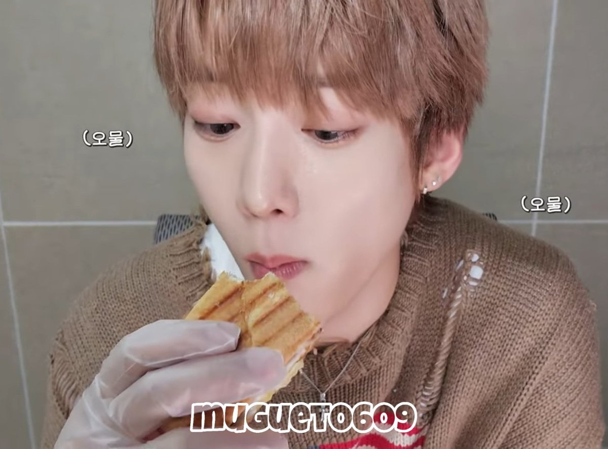 muguet0609's tweet photo. @Whosfan_Ofcl @_AMPERSANDONE_ #AMPERSANDONE #PickYourSnack #Whosfan
캠드니 맛있는거 먹을 때 나오는 표정이 너무 기여웠서용 쿠바샌드위치 너무 먹어보고 시퍼요... 하 배고프다 https://t.co/12J56xK66E