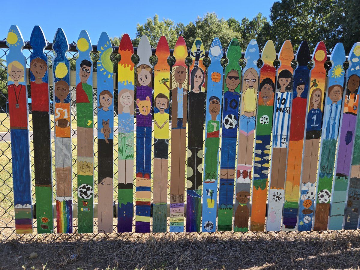 Picket Fence Project <a href="/WeatherstoneES/">Weatherstone ES</a>. Thanks to all the volunteers, teachers and all the fifth grade students who participated! @UnitedArtsCounc #ArtMakesYouSmart <a href="/WCPSS/">Wake County Public School System</a> #AIS4all #artsinschools #communityart #picketfenceprojectnc #teachingartist