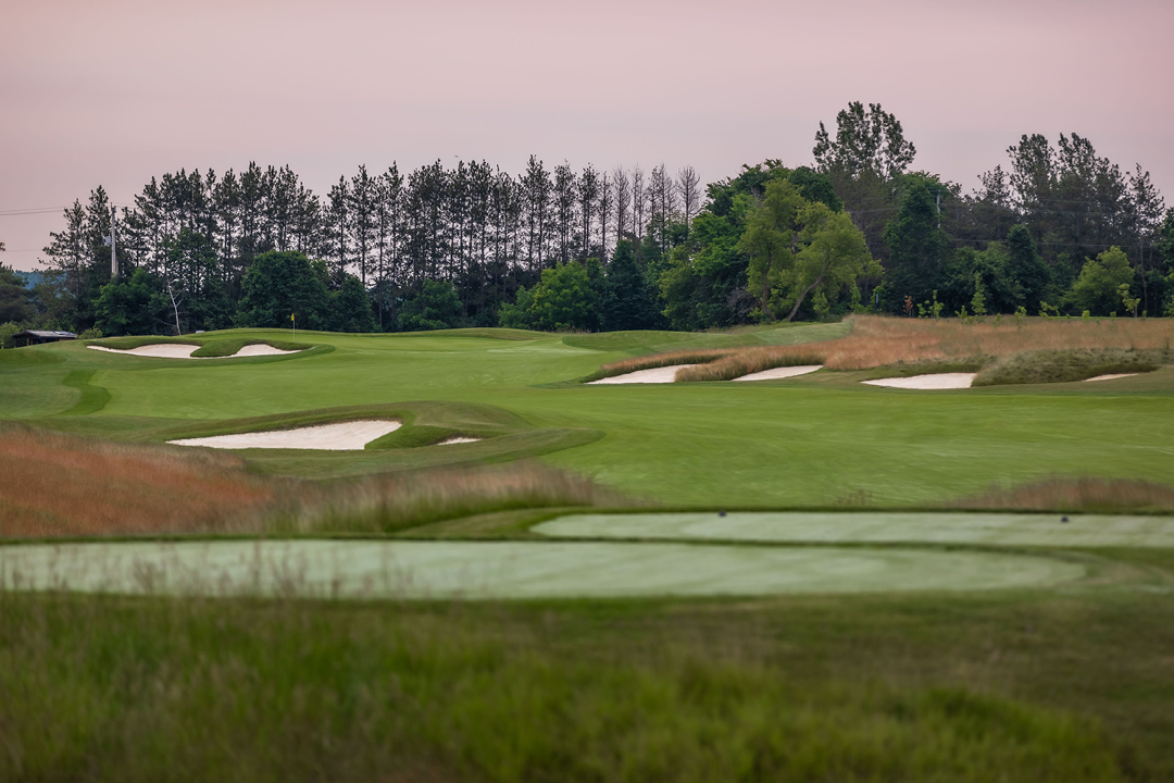 FlightLineGolf's tweet image. Gazing upon a beautiful fairway at Osprey, with the greens off in the distance evokes a sense of wonder, excitement and appreciation for the game of golf... and the meticulous efforts that go into maintaining the course. ⛳️

#golf #golfcourse #golfcoursearchitecture #golflife