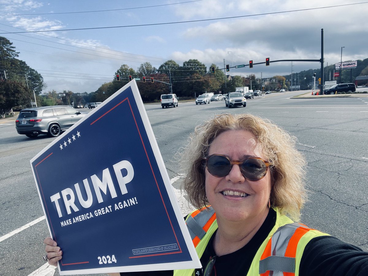 SilenceDoGood64's tweet image. Sign Waving For Trump in #FultonCountyGA #SandySpring #Trump2024NowMoreThanEver