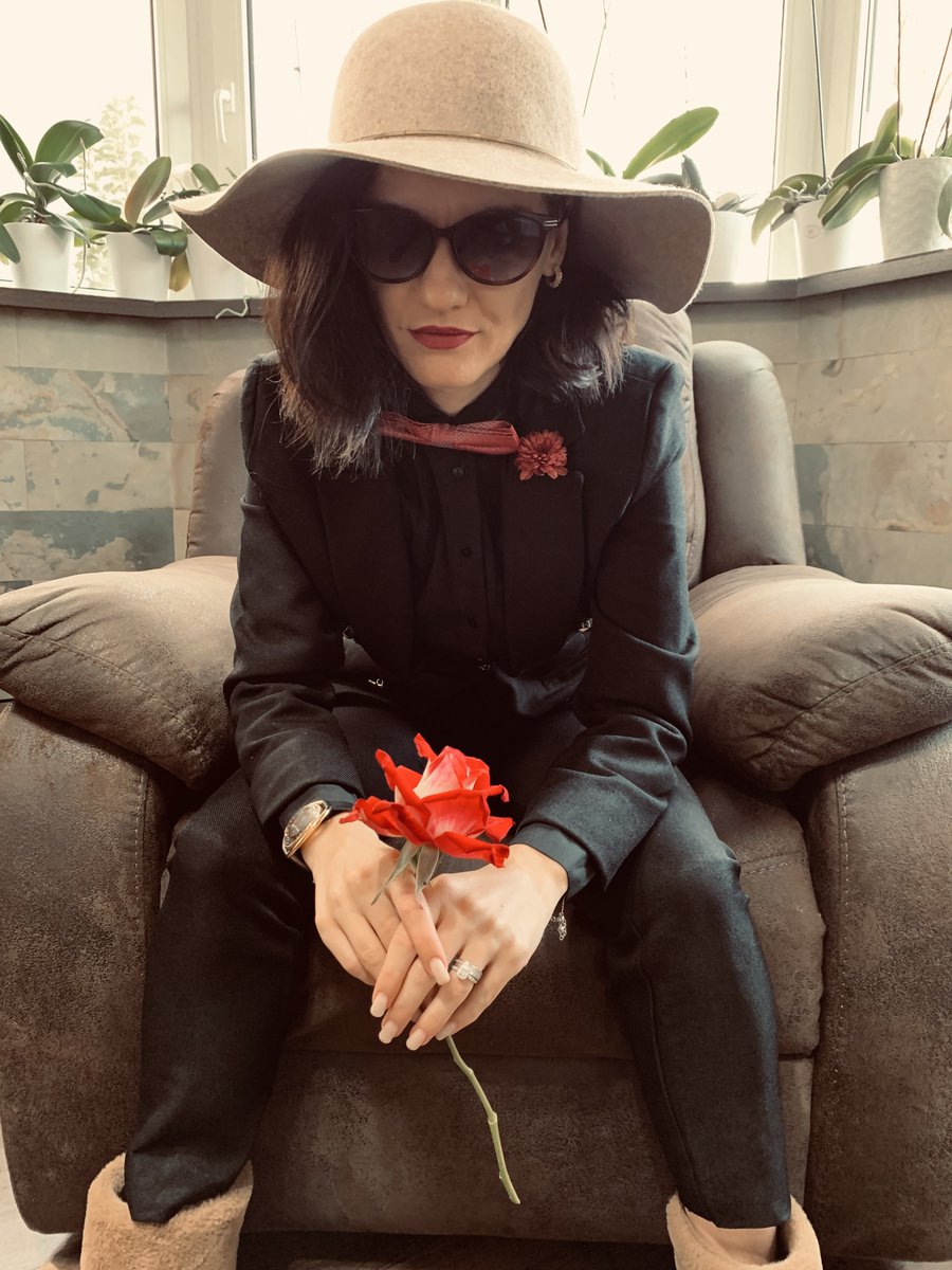 TheFlowerShow's tweet image. This Halloween 🎃 I will make YOU an offer you can’t refuse!
You help me become the “Capo di tutti i capi” of X and, in exchange, I will shower you with flowers and knowledge.
Join my flower mafia family ❤️