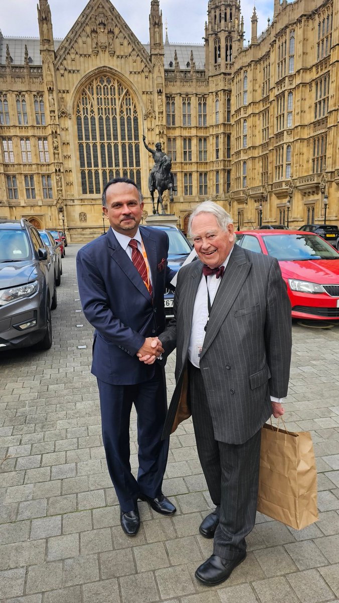 NavinDissa's tweet image. Today i went to the #HouseofLords and met with Lord Naseby who is a friend of @Srilanka.Lord Naseby presented me with his book "paradise lost,paradise regained.I updated him on the latest develoments in Sri-lanka and he promised to  continue his untiring efforts on behalf of…