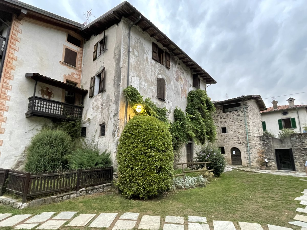 Oggi, 1 novembre, lo spazio dedicato all'accoglienza del museo (nuovo ingresso, via Cornello 13, Camerata Cornello -Bg-) è aperto!

Tornano anche gli orari invernali:
ci trovi da mercoledì a domenica, dalle 10:00 alle 13:00 e dalle 14:00 alle 17:00