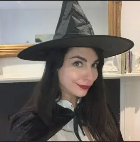 Just in time for #Halloween: an interview with spooky MG author Jordan Kopy! Jordan's latest book, Theodora Hendrix and the Curious Case of the Cursed Beetle, is out now! #kidlit #MGlit #SpookyMG fromthemixedupfiles.com/the-witching-h…