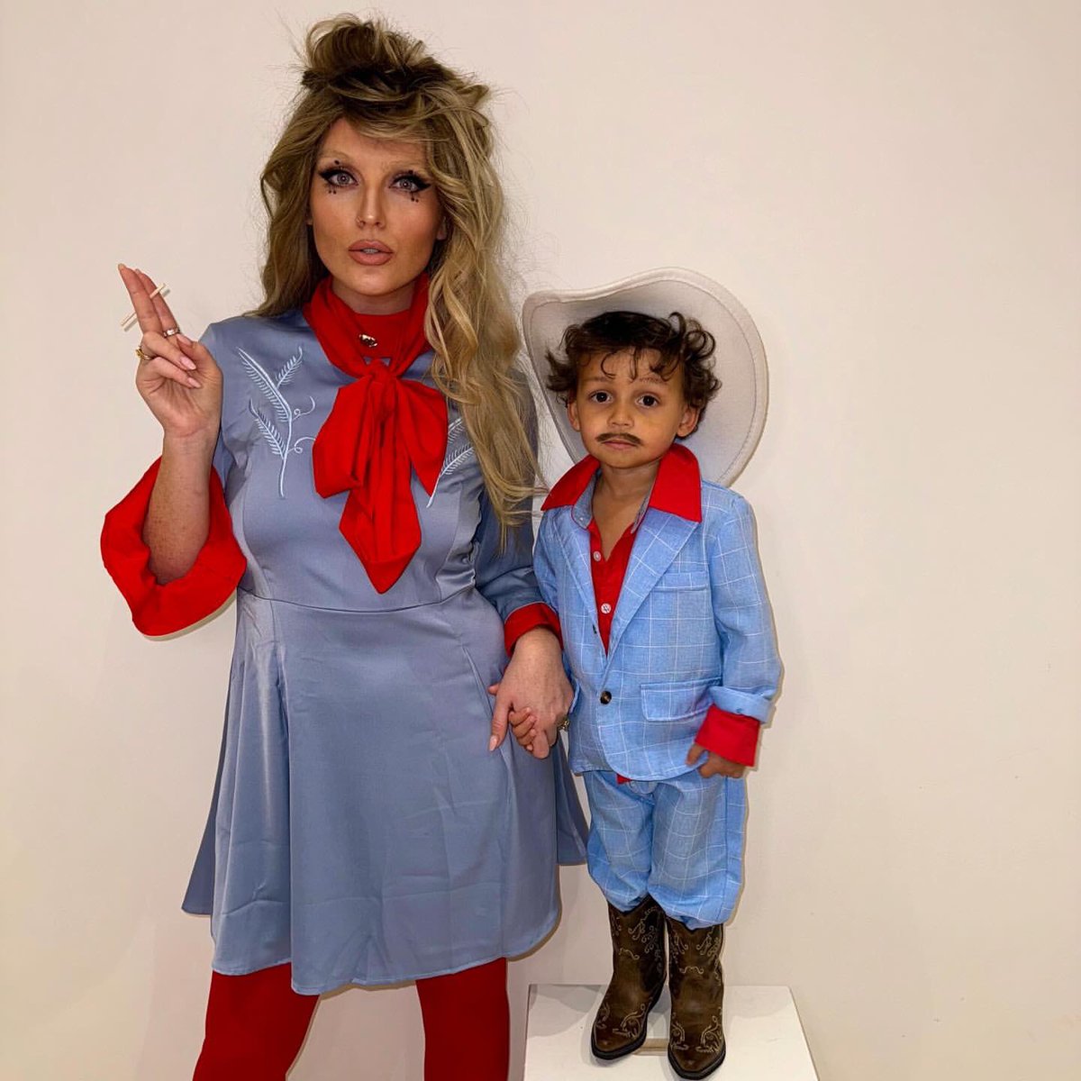 perrie and axel matching Halloween costumes are adorable 😭😭