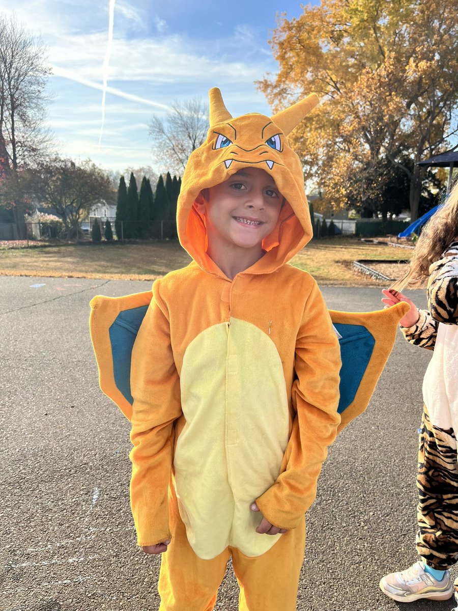 Sarah Scionti tweet media