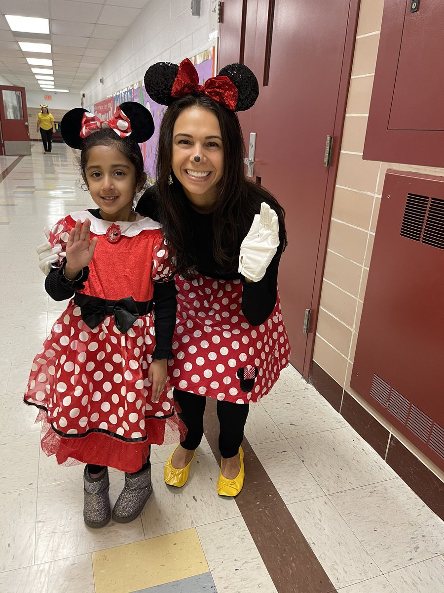 Sarah Scionti tweet media