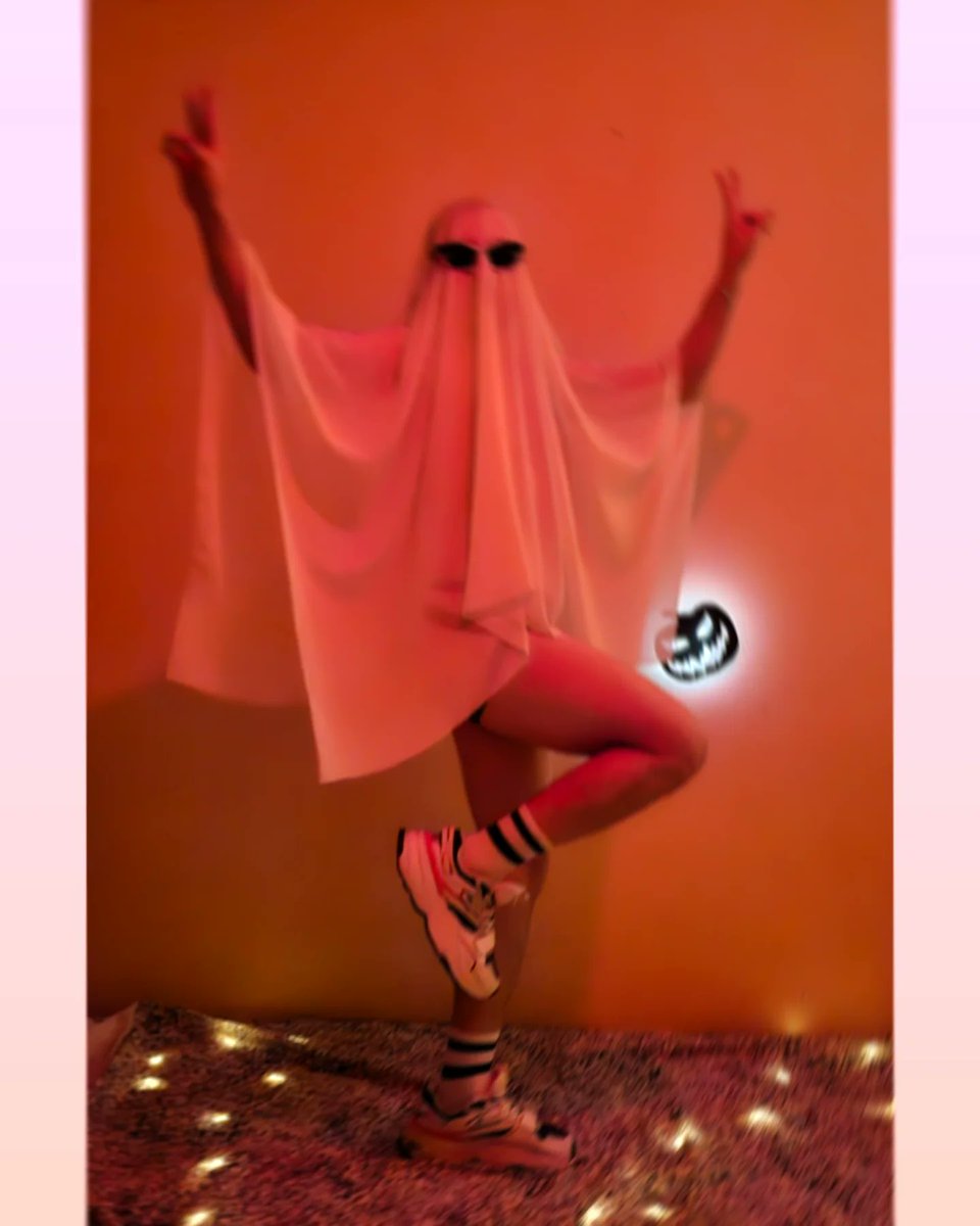 Happy halloween 🎃 I'm a ghost... duh! 👻🔥