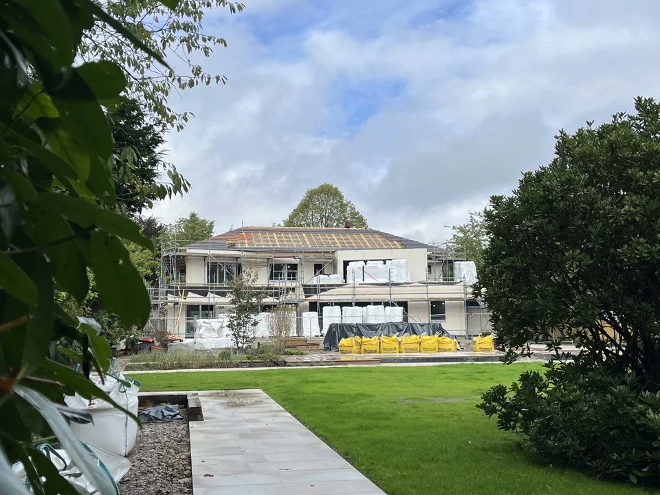 Our latest Baufritz house in Berkshire assembled
Our latest building project in the UK is an elegant two-storey family home situated in a picturesque village near Reading.