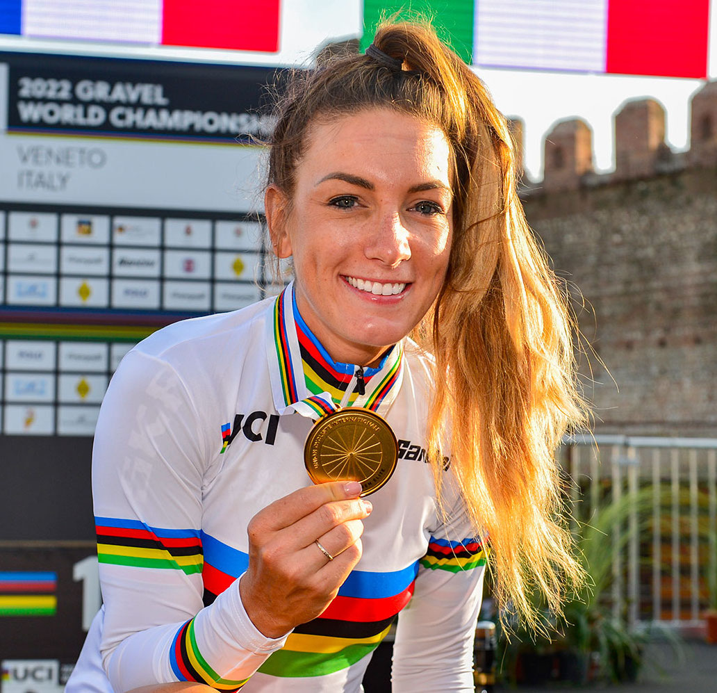 🇫🇷 Le saviez-vous❓

Pauline Ferrand-Prévôt est la seule cycliste de l'histoire à avoir détenu les titres de championne du monde route, VTT cross-country et cyclo-cross en même temps 👑

Hommes et femmes confondus 🤝