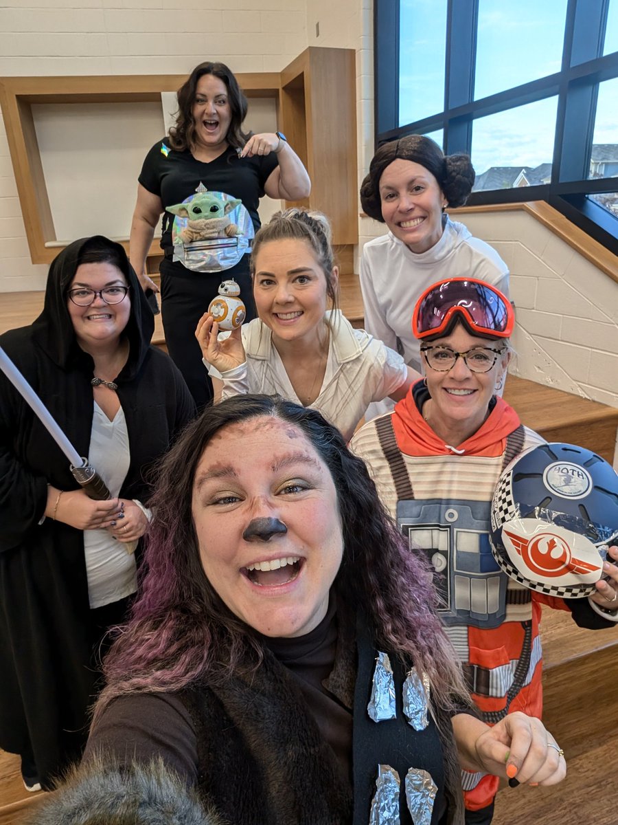 MadameCallaghan's tweet photo. The force is strong this Halloween! @StScholStorm https://t.co/HRUwDeE8ke