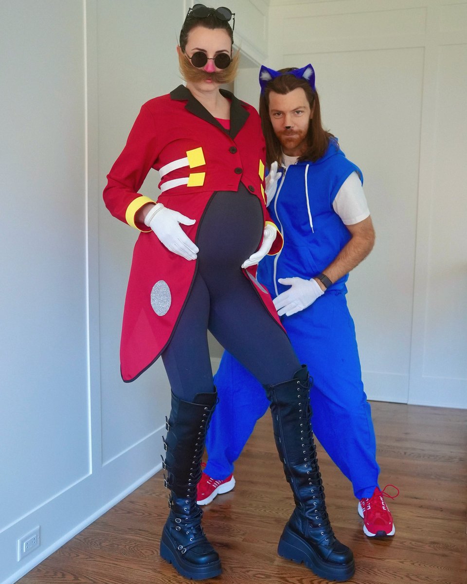 GibiOfficial's tweet photo. Happy Halloween LMAOOO🥚💙🌟 https://t.co/8r7G0YfTa7