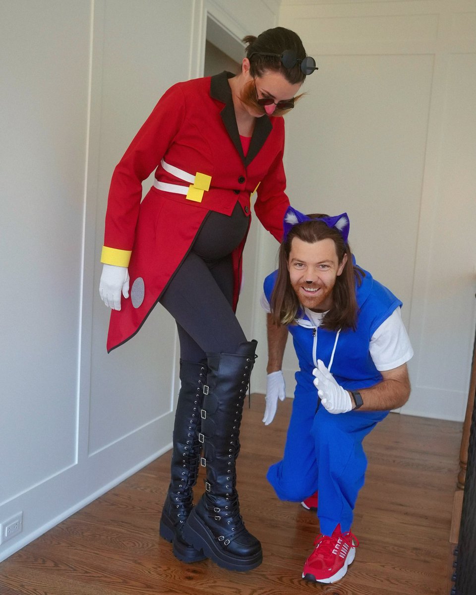 GibiOfficial's tweet photo. Happy Halloween LMAOOO🥚💙🌟 https://t.co/8r7G0YfTa7