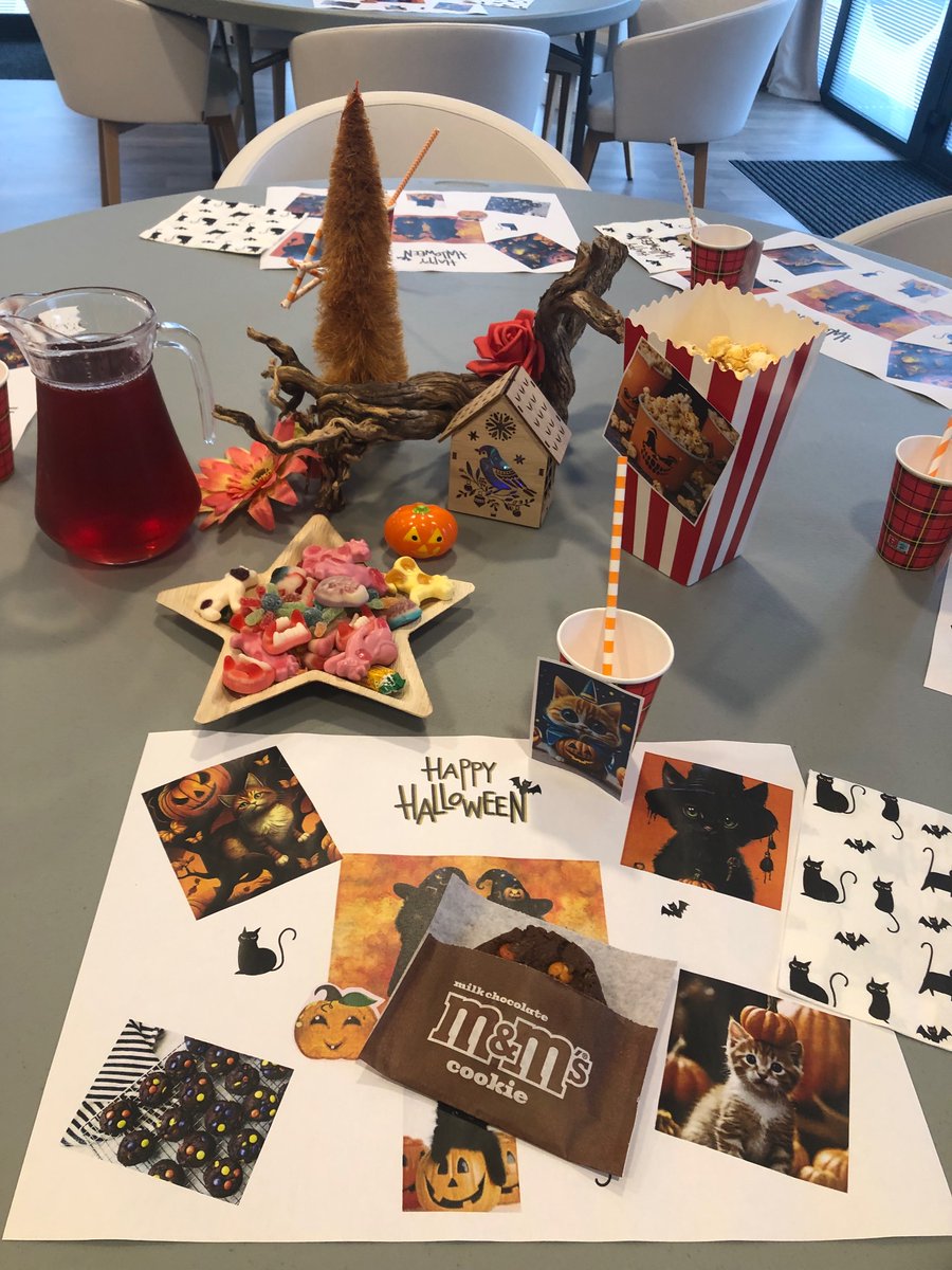 HAPPY 🎃 aux@SenNoisylegrand aujourd’hui les gentilles sorcières 🧙‍♀️ étaient au RDV d’un goûter offert par les Senioriales !