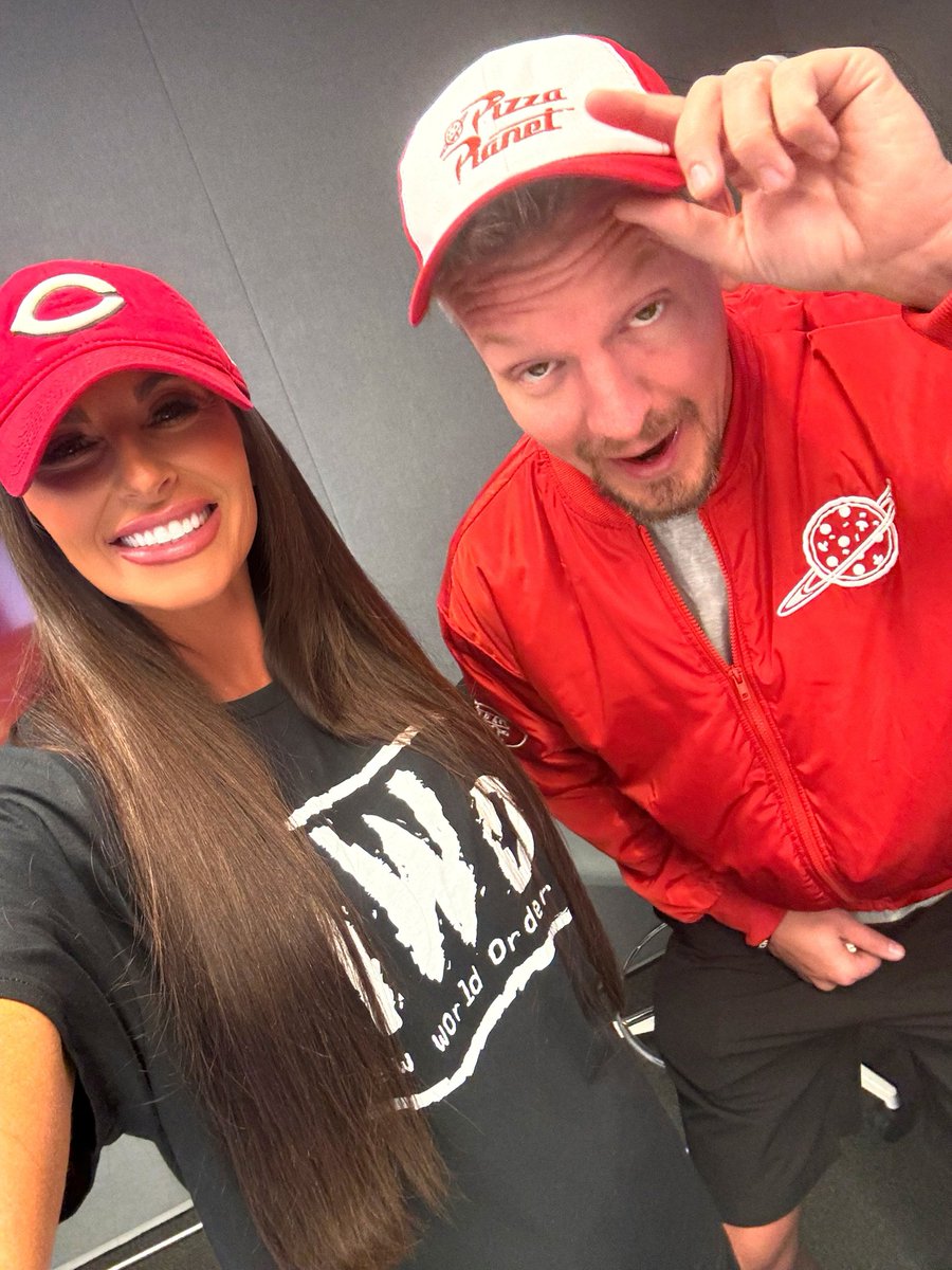 SaraElyse128's tweet image. Happy Halloween from Kidd Chris and the Pizza Planet delivery driver 👻👻