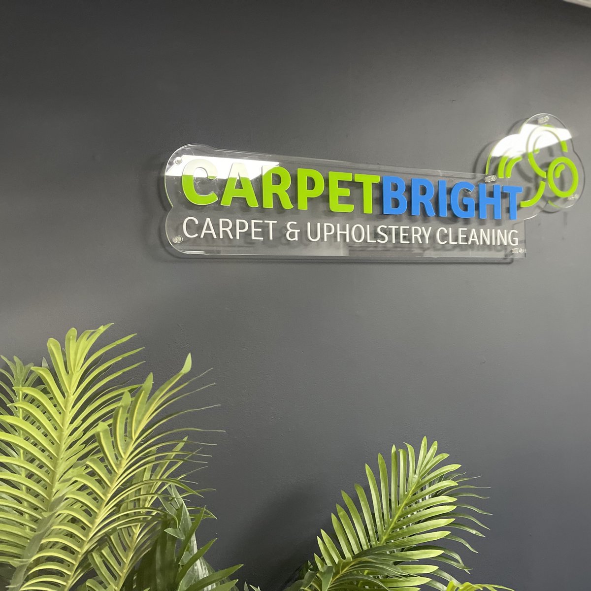 Swordfish_Works's tweet photo. We love the colour 'pop' with these signs for @ascendsignworks
We #lasercut a 10mm clear acrylic back panel &amp; 5mm green, blue &amp; white acrylic text/logos, then we glued them onto the back to create fresh-looking office signs.
@carpetbrightuk - new office, done!
#signmaking https://t.co/RiurSMRroD