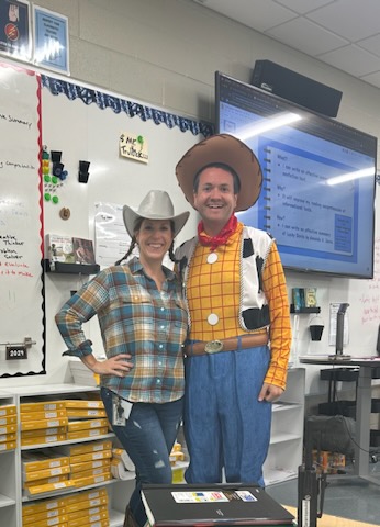 BeechwoodMiddle's tweet photo. Happy Halloween from Beechwood Middle School! ππ¬π #TogetherAtTheBeech https://t.co/jORXBkIgLp