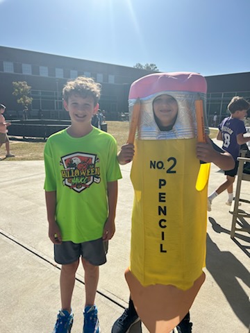 BeechwoodMiddle's tweet photo. Happy Halloween from Beechwood Middle School! ππ¬π #TogetherAtTheBeech https://t.co/jORXBkIgLp