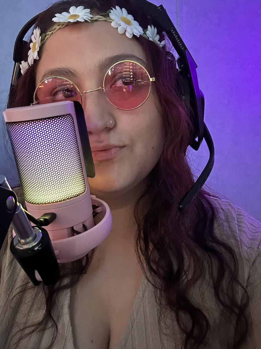 SelenaAlmanza's tweet photo. Stay trippy my fellow hippies!! Live right now on twitch! 

https://t.co/E16tIDJPC0 https://t.co/Dubd0x8xTK