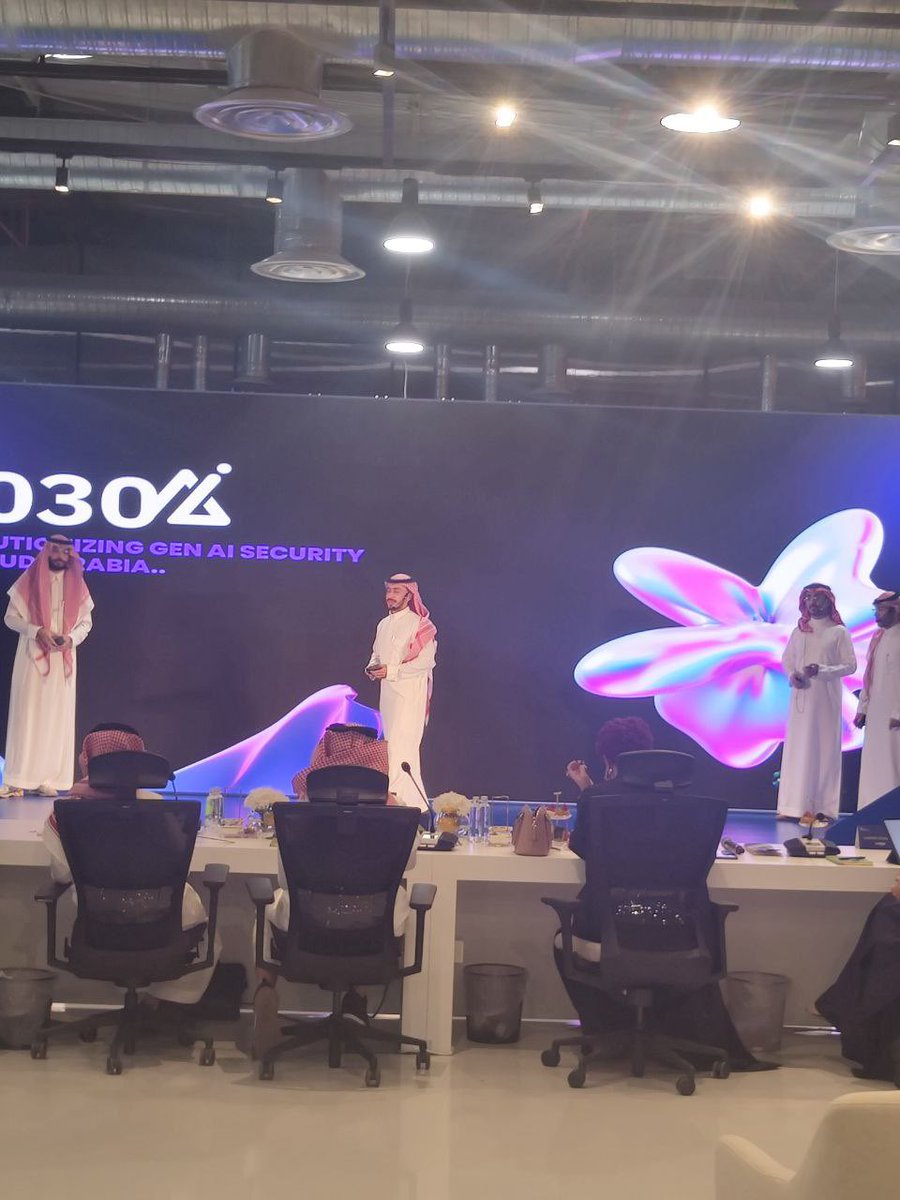 meshalCS's tweet photo. خالص الشكر لـ @MiskLeadership والمرشدين الذين أضفوا على التجربة بُعداً استثنائياً، وفريقي الرائع الذي كان مصدر إلهامي وسر تميّزي، لولا دعمكم لما وصلنا إلى هذا النجاح المستحق!

هذه ليست النهاية، بل بداية لمسؤولية عظيمة نحو مستقبل أكثر إشراقاً لوطننا🇸🇦 https://t.co/9JZkVQsDWR