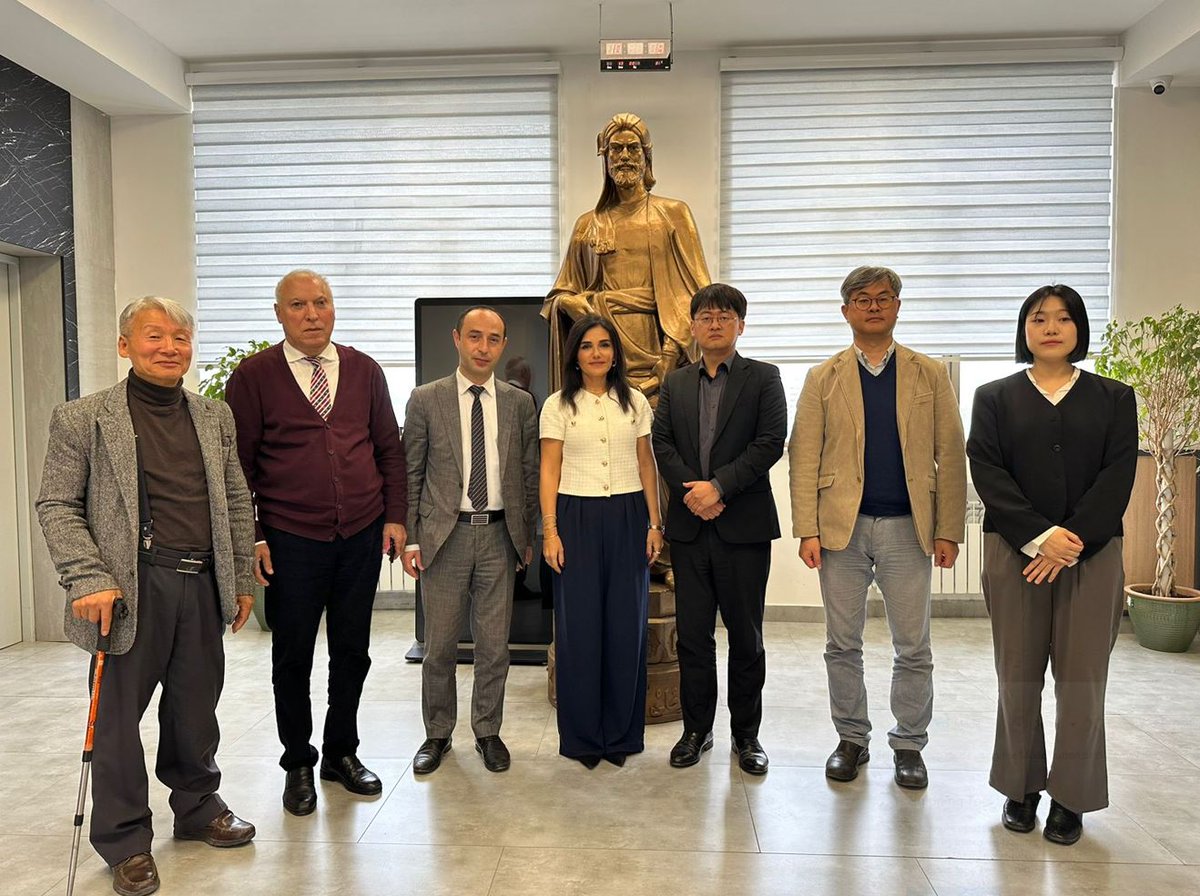 bdu_eduaz's tweet photo. 🇰🇷 Koreya Respublikasının Kinq Sejonq İnstitutunun nümayəndələri Bakı Dövlət Universitetinin (BDU) Şərqşünaslıq fakültəsində olublar.
🔗 Ətraflı: https://t.co/KQdRE1CvHw
#BDU105 #BDU #Koreya #BakuStateUniversity #Elm #Təhsil #Tələbə #Education #Baku #Azerbaijan #Korea https://t.co/BWmpvUdyMb