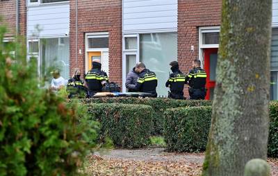 Vuurwapen gevonden bij grote politieactie in Tilburg, twee woningen doorzocht dlvr.it/TFwbyS