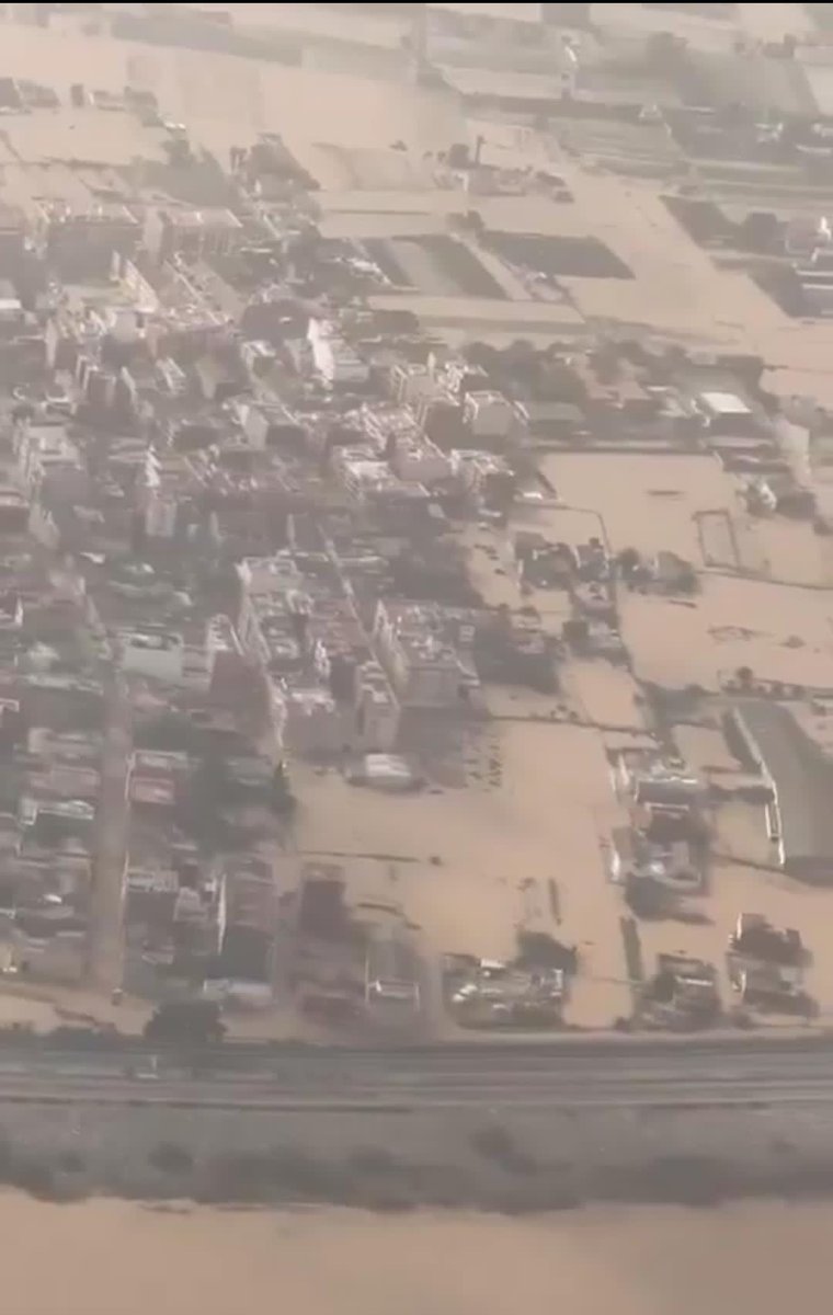 MeteoSE's tweet photo. @AEMET_Esp ⏭️ Ante una DANA como esta hay algo que puede proteger vidas: que la gente no salga de casa y esa labor no corresponde a quienes lanzan avisos meteorológicos sino a quienes están encargados de salvaguardar el bienestar de la población. https://t.co/KItrocAbvw