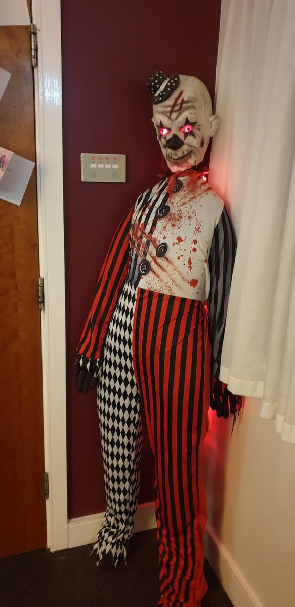 Legacy_Preston's tweet photo. 👻 Enter at your own peril.. don’t be afraid 👻

Tony the clown Is here to greet you 🤡

🎃🎃

Preston International Hotel 
Legacy Preston International Hotel - managed by Legacy Hotels and Resorts https://t.co/oqHbZOuLbT