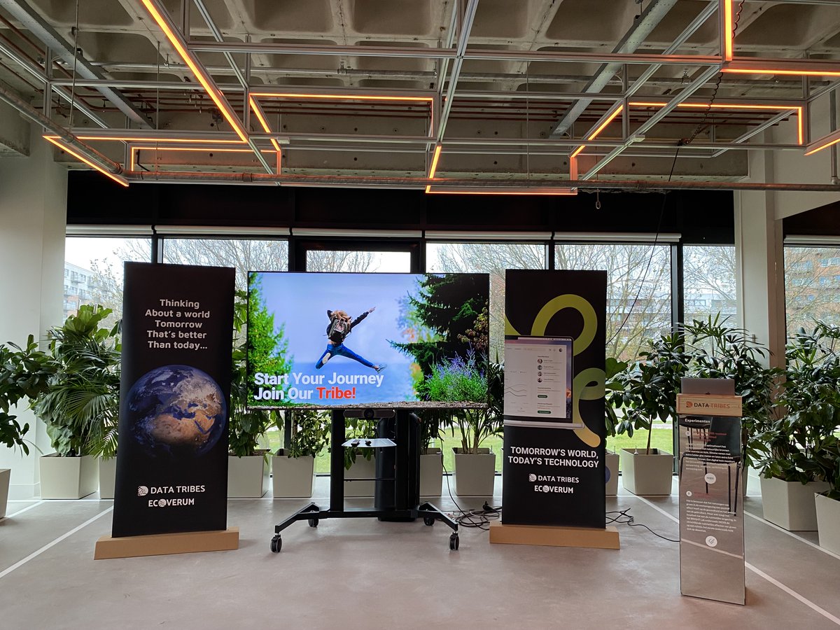 DataTribesNL's tweet image. 👻 Spooky vibes are set, and we’re ready to go! The BRIGHT Lab is transformed for our Data Thursday Halloween Edition! Decorations? ✅ Presentation? ✅ Guest Speaker Marcel? ✅ Candy? Double check!! 🍬🎩 #DataThursday #Halloween #AI #DataScience