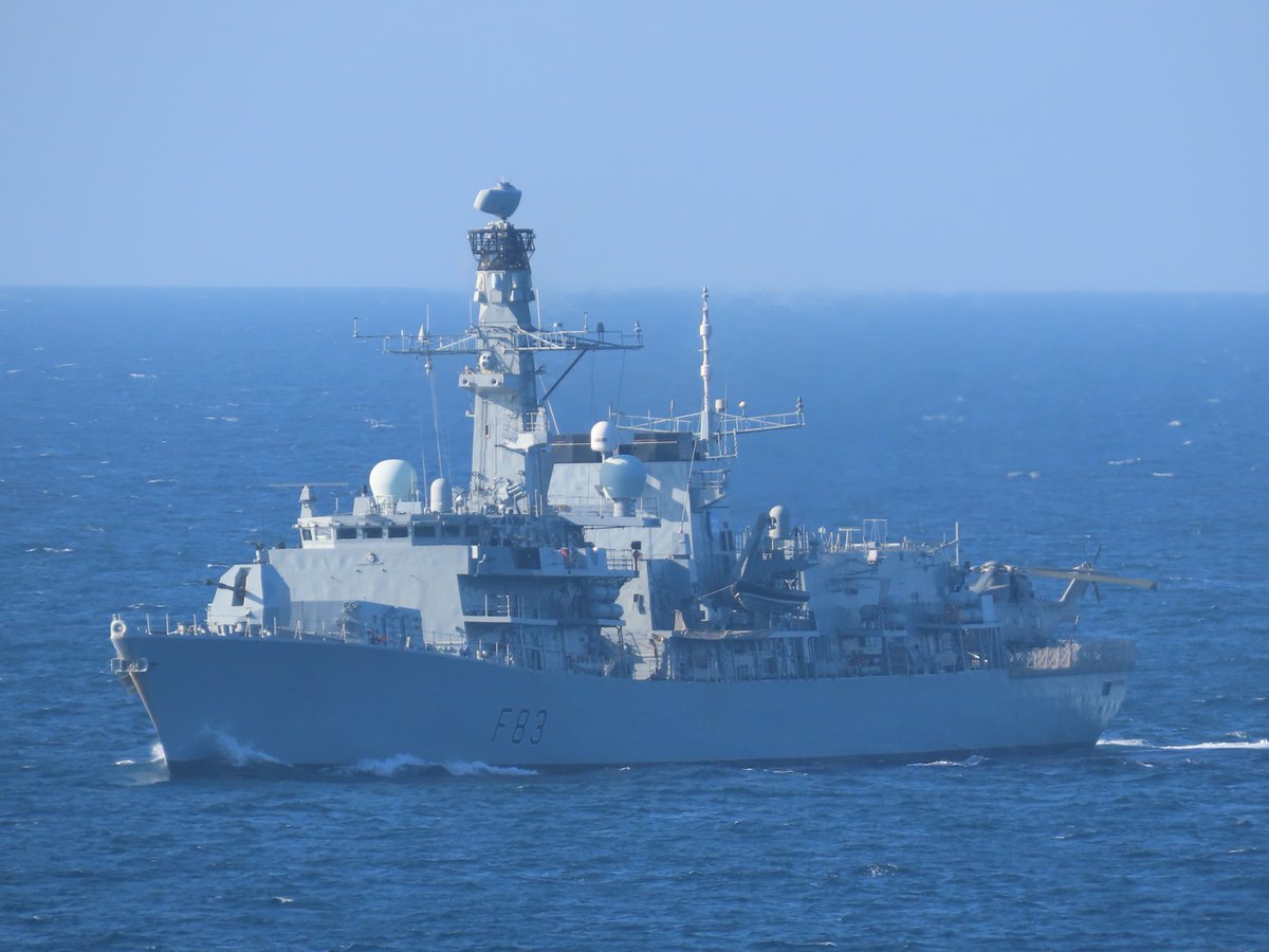 HMS Queen Elizabeth tweet media