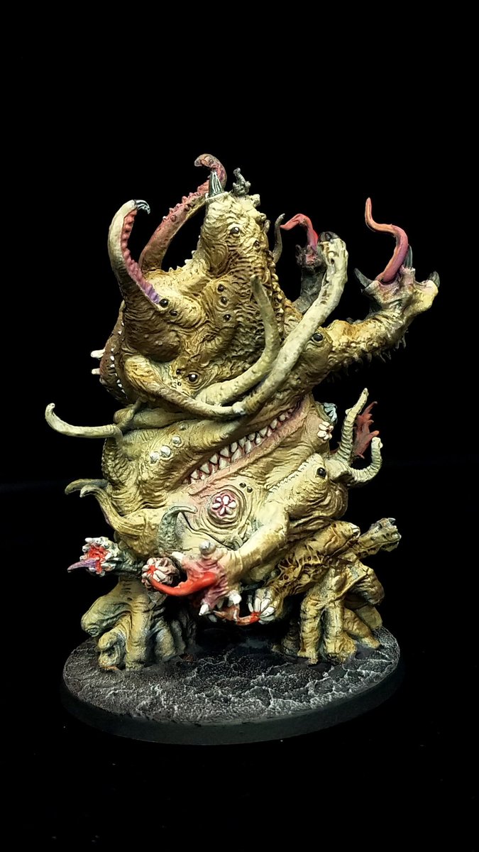 Yog-Sothoth and Wilbur (not pictured) from Cthulhu Death May Die by <a href="/CMONGames/">CMON</a> were my Halloween picks to paint this year 🎃👻 
#dunwichhorror #cthulhudeathmaydie
#greenstuffworld
#cmongames