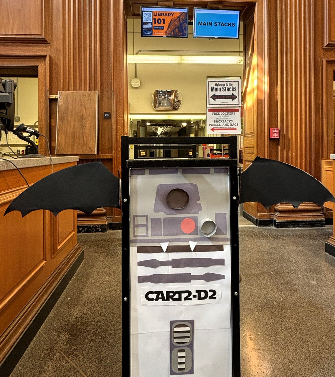 ILLINOISstacks's tweet photo. Cart2-D2 wanted to dress up for Halloween this year! Isn't he the most adorable vampire bat you ever did see? And he looks just like this old photo we found laying around! What a coincidence! https://t.co/NnKIt10S25