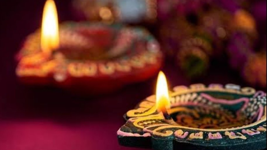idesibanda's tweet photo. Sharp contrast in Diwali celebrations while i was in MNC &amp; now in Public Bank.

Earlier used to have DJ, Dance, Dinner party(full of energy &amp; vibes), but in PSBs celebrate like old traditions with formalities (feeling too old).

Fusion of Ethic &amp; Energy needed🕺
#HappyDiwali 🕯️🙏 https://t.co/sUMd2mlKIK