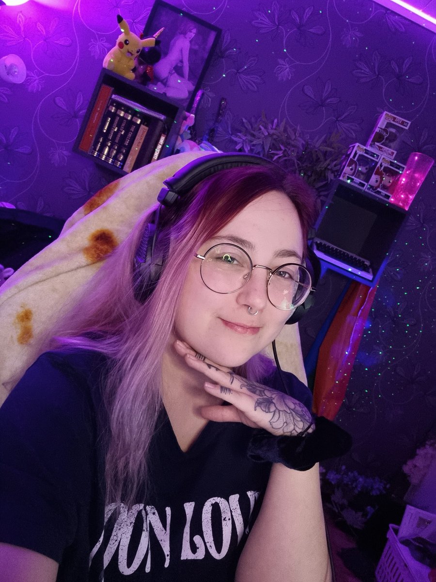 Who else is excited??? Come join me simping for all the characters and probably cry while doing it!!
#DragonAgeVeilguard
<a href="/dragonage/">Dragon Age</a>
twitch.tv/onetinyhuman