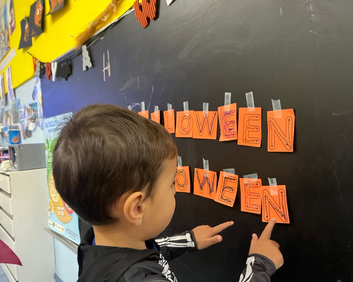 ¡Halloween ha llegado a Colegio Afuera 🎃👻! Entre disfraces increíbles, el divertido concurso de escobas y muchas risas, hemos pasado un día terroríficamente genial. ¡Nada como celebrar juntos la magia de este día! Happy Halloween 🧙‍♀️🕸️🍬! #halloween #happyhalloween #postoftheday
